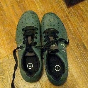 Youth spikes for track and field